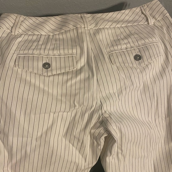 WHBM Women's size 6R white pinstriped pants - Picture 4 of 5